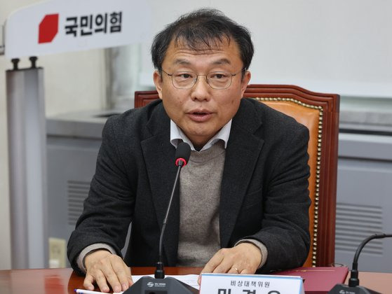 민경우 국민의힘 비상대책위원이 29일 오후 서울 여의도 국회에서 열린 비상대책위원 임명장 수여식 및 제1차 비상대책위원회의에서 소감을 밝히고 있다. 뉴스1