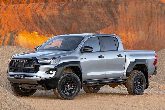 토요타 하이럭스 GR 스포츠