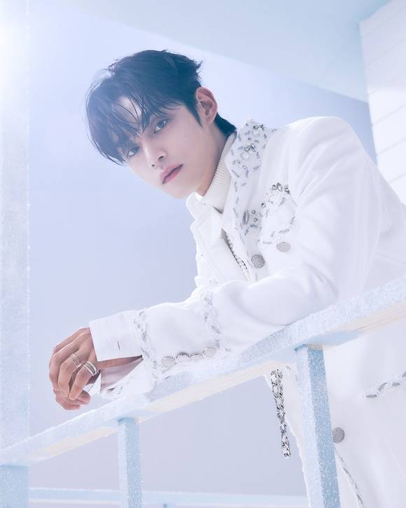 김지웅은 "'2023 TMA'를 포함해서 다양한 시상식에서 넥스트 리더나 신인상을 수상한게 가장 기억에 남는다"며 "상을 받을 수 있는 자격이 되도록 2024년에도 더 열심히 하겠다"고 다짐했다. /웨이크원