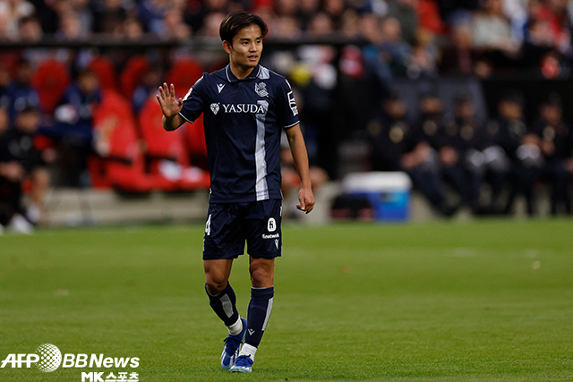 구보 다케후사가 2023-24 스페인프로축구 라리가 소시에다드 원정경기에서 라요 바예카노를 상대하고 있다. 사진=AFPBBNews=News1