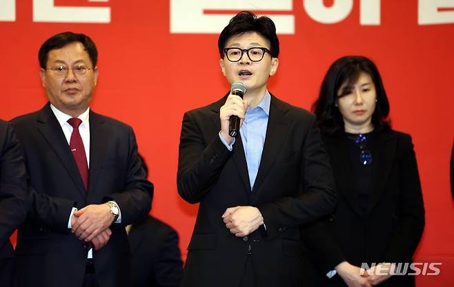 [대전=뉴시스] 조성봉 기자 = 한동훈 국민의힘 비대위원장이 2일 오전 대전 유성구 대전컨벤션센터 제1전시관 중회의장에서 열린 국민의힘 대전시당 신년인사회에서 인사말을 하고 있다. 2024.01.02. suncho21@newsis.com