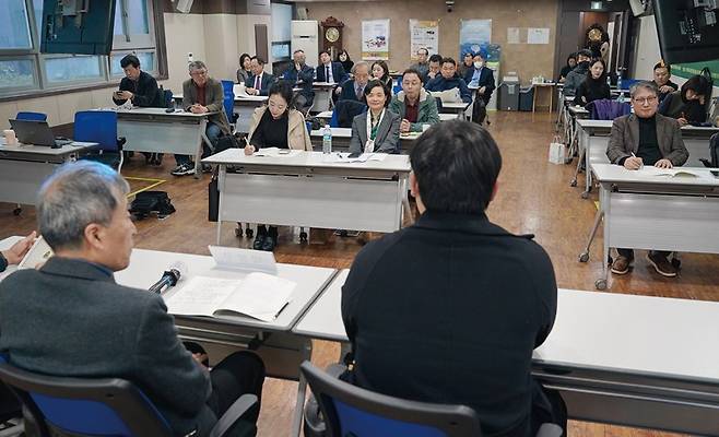 2023년 11월 '한국출판학회 정기학술대회'에 참석한 학자들은 악화일로를 걷는 문해력의 문제점을 꼬집었다.[사진=Lab. 리터러시]