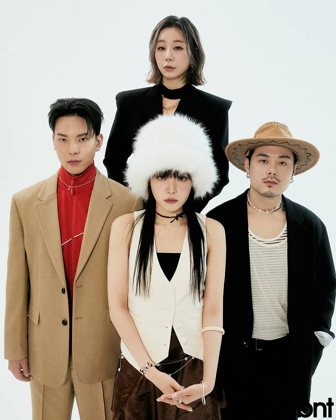 변지혜 베스트는 자라, 스커트는 24ans, 배찬일 셋업 수트는 STCO, 트렉탑은 H&M 제품.