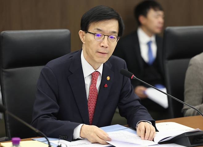 방문규 산업통상자원부 장관이 지난달 20일 오전 서울 중구 대한상공회의소에서 열린 제47회 산업기술보호위원회를 주재하고 있다. 연합뉴스.