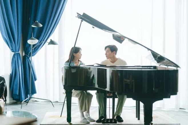 ‘사운드트랙#2’ 속 배우 금새록(왼쪽)과 노상현. 월트디즈니컴퍼니 코리아