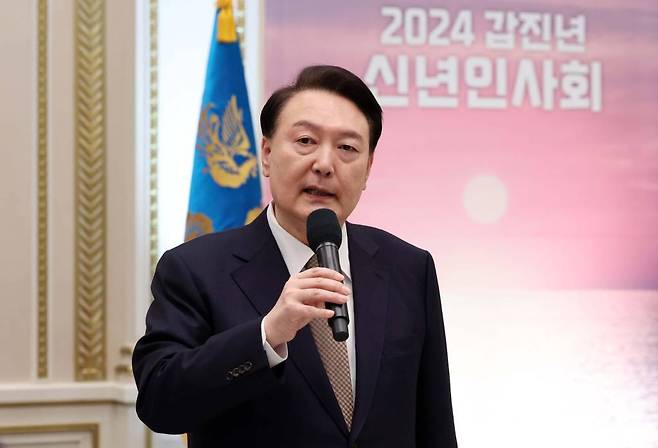 [서울=뉴시스] 조수정 기자 = 윤석열 대통령이 3일 청와대 영빈관에서 열린 2024년 신년인사회에서 인사말을 하고 있다. 2024.01.03.