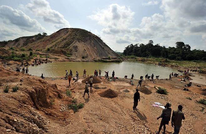 보통 다이아몬드가 발견되면 그 이익은 후원자들이 대부분 가져간다