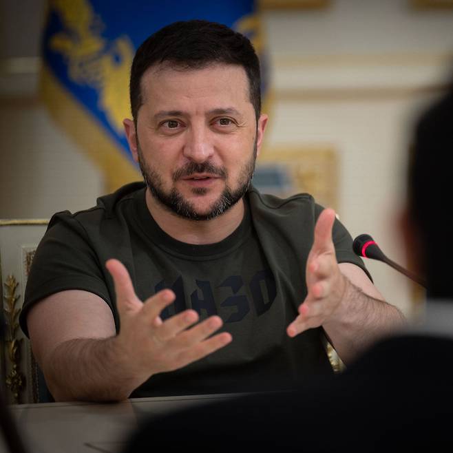 볼로디미르 젤렌스키 우크라이나 대통령이 2023년 5월 키이우 시내의 집무실에서 조선일보 정철환 유럽특파원과 인터뷰를 하고 있다. /우크라이나 대통령실 제공