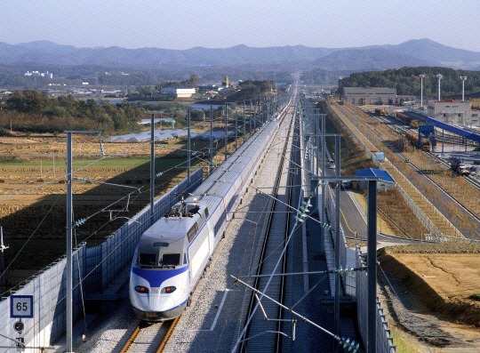 KTX 운행 모습. 사진=국가철도공단 제공