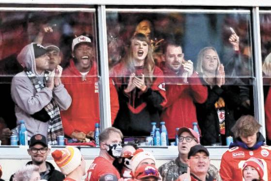 테일러 스위프트가 지난달 10일 남자친구의 경기를 직관하고 있다. AP=연합뉴스