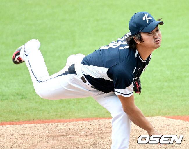 [OSEN=항저우(중국), 최규한 기자] 9회말 한국 고우석이 힘차게 공을 뿌리고 있다. 2023.10.06 / dreamer@osen.co.kr