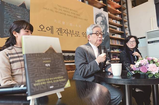 일본의 노벨문학상 수상작가 오에 겐자부로는 2015년 소설 「익사」를 발표했을 때 국내에서 기자간담회를 가졌다.[사진=뉴시스]