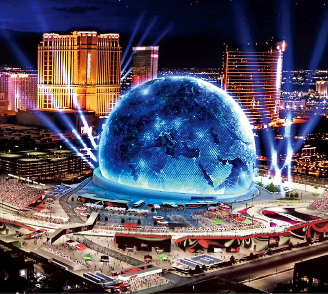 미국 네바다주 라스베이거스에 지난해 9월 공식 개장한 스피어는 세계 최대, 최초의 구 형태 공연장이다. 최첨단 기술을 총동원해 ‘미래의 라이브 엔터테인먼트’를 선보인 스피어는 지상 최대의 광고판이자 초현실적 예술 경험을 선사하는 세계인의 명소로 자리 잡고 있다.  스피어엔터테인먼트 페이스북