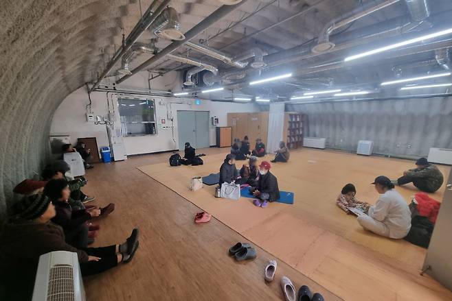 Residents of South Korea's northwestern Yeonpyeong Island take shelter on Friday, after North Korea fired some 200 artillery shells off its west coast, bordering the island, earlier in the day, in this photo provided by a reader. (Yonhap)