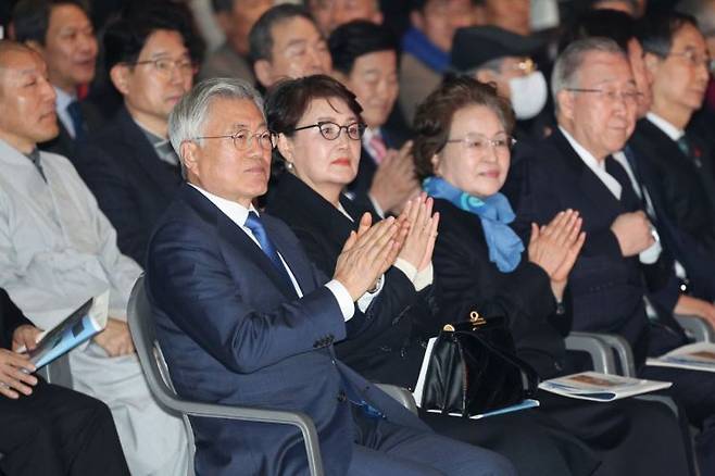 문재인 전 대통령과 김정숙 여사가 6일 경기도 고양시 킨텍스에서 열린 김대중 전 대통령 탄생 100주년 기념식에 참석하고 있다. [사진 제공=연합뉴스]