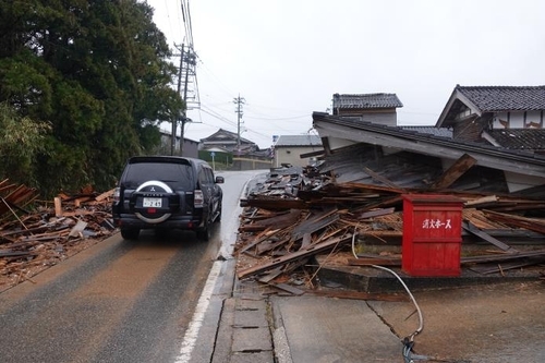 ▲ 지진으로 완전히 붕괴한 시카마치 주택 사진  : 연합뉴스 