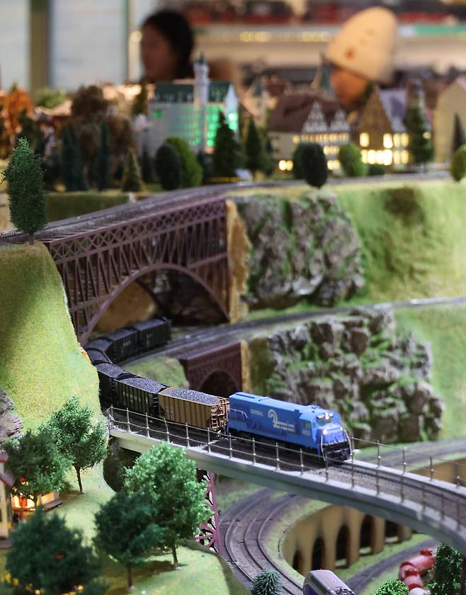 장인이 한땀한땀 만든 풍경디오라마