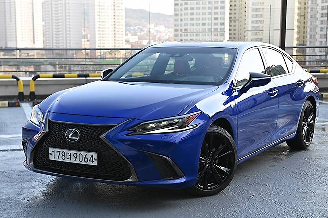 렉서스 ES 300h F-스포츠. 김학수 기자