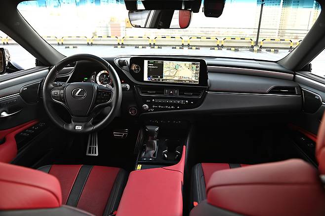 렉서스 ES 300h F-스포츠. 김학수 기자