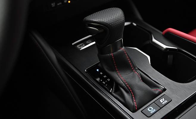 렉서스 ES 300h F-스포츠. 김학수 기자