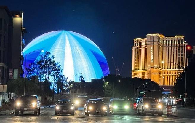 멀리서 바라본 라스베이거스 공연장 스피어(Sphere). [사진=연합뉴스]