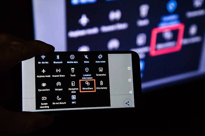 무선 디스플레이 전송 기술 / 출처=셔터스톡