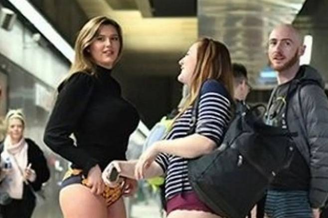 영국 런던에서 ‘바지 벗고 지하철 타기’ 행사가 열려 화제다. 자료사진. [사진출처 = 데일리스타]