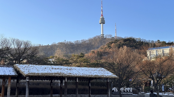 눈 덮인 남산골 한옥마을 / 사진=김희수 여행+ PD