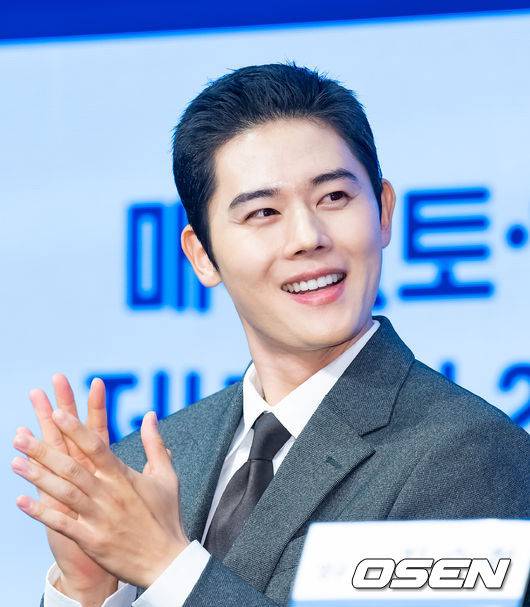 [OSEN=민경훈 기자]배우 김동준이 기자회견 중 박수를 치고 있다. 2023.11.09 / rumi@osen.co.kr