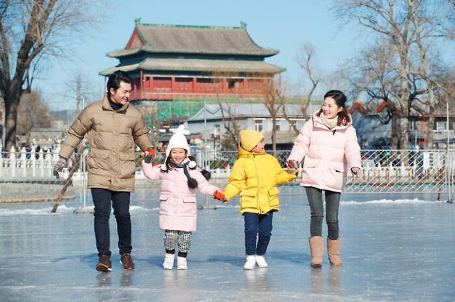 포근한 겨울이 이어지나 싶더니 갑자기 들이닥친 추위로 고생하는 이들이 늘고 있다. 이럴 때일수록 개인 보온에 힘쓰는 것이 중요하다. [사진=게티이미지뱅크]