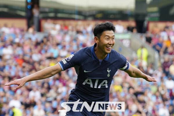 '손흥민 생애 두 번째 PL 득점왕 도전' 토트넘 동료와 함께 '이번 시즌 전반기 베스트 11 선정' 사진┃뉴시스/AP