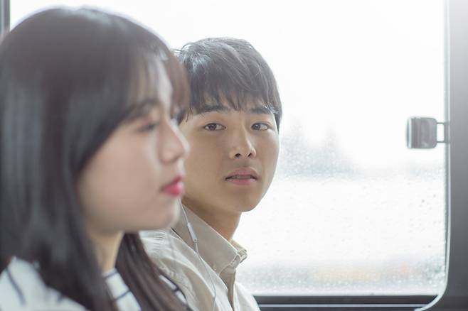 좋아하는 사람 앞에서 심장이 뛰고 다리에 힘이 빠지는 이유는 호르몬의 영향 때문이다./사진=게티이미지뱅크
