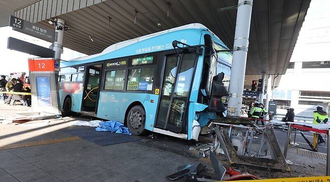 수원역 환승센터 버스 사고 현장 / 사진=연합뉴스