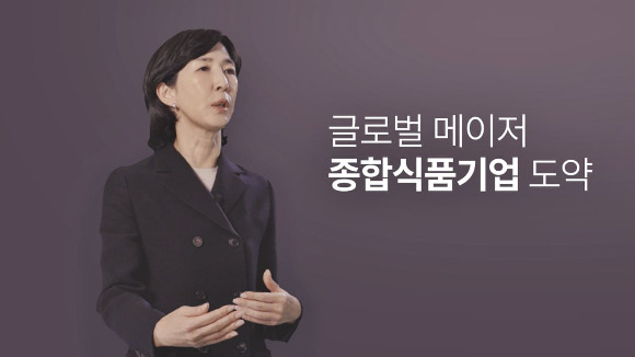 미국 일간지 월스트리트저널이 불닭볶음면 개발 주역인 김정수 삼양라운드스퀘어 부회장에 주목했다. /사진=삼양라운드스퀘어