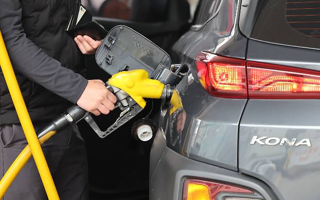 정유사들이 성과급 지급 규모를 줄일 전망이다. 사진은 서울 소재 주유소. /사진=뉴습