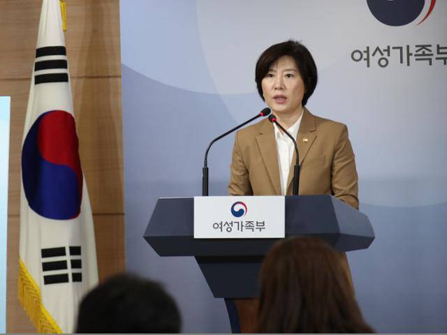 여성가족부 차관으로 일하던 당시인 2019년, 그가 '안전한 아이돌봄서비스를 위한 개선대책'을 발표하고 있다. 연합뉴스