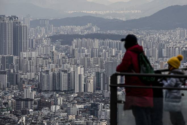남산 전망대에서 바라본 서울의 아파트 풍경. ⓒ시사IN 신선영
