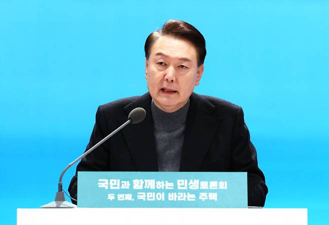 윤석열 대통령이 지난 10일 경기 고양시 일산동구 고양아람누리에서 ‘국민이 바라는 주택’을 주제로 열린 국민과 함께하는 민생토론회에서 발언하고 있다. (사진=연합뉴스)