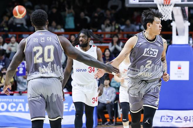 라건아와 최준용. 사진제공=KBL