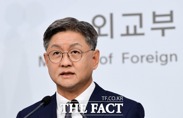 임수석 외교부 대변인은 11일 정례브리핑에서 '제3자 변제안' 적용을 위한 재원 마련 방안에 대해 "민간 차원의 자발적인 기여 등을 포함 앞으로 재단의 목적사업과 관련된 가용재원을 더욱 확충할 수 있도록 노력하고 있다"고 말했다./임영무 기자