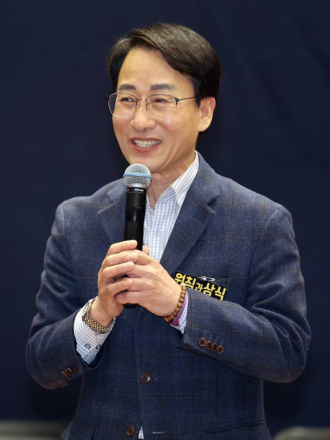 이원욱 무소속 의원이 지난 10일 오후 서울 여의도 국회에서 열린 '원칙과 상식' 네 번째 민심소통 '국민과 함께 토크쇼'에서 인사말을 하고 있다. 사진=뉴스1