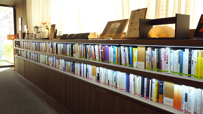 욕망의 북카페 서가 / 사진=김규란 여행+ PD