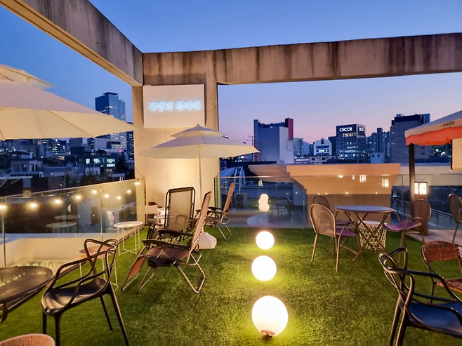 욕망의 북카페 루프톱 / 사진=욕망의 북카페 제공