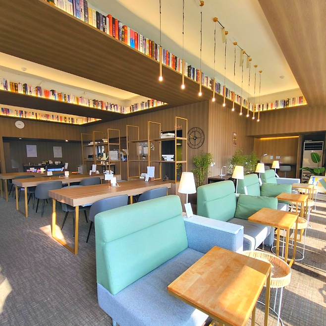 욕망의 북카페 내부 전경 / 사진=욕망의 북카페 제공