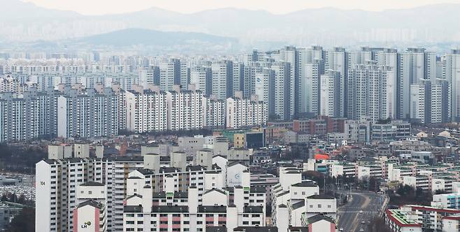 경기도 수원 시내 아파트 단지 모습. [연합]