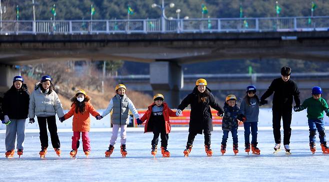 인제 갯골천 스케이트 교실 [인제군 제공. 재판매 및 DB 금지]