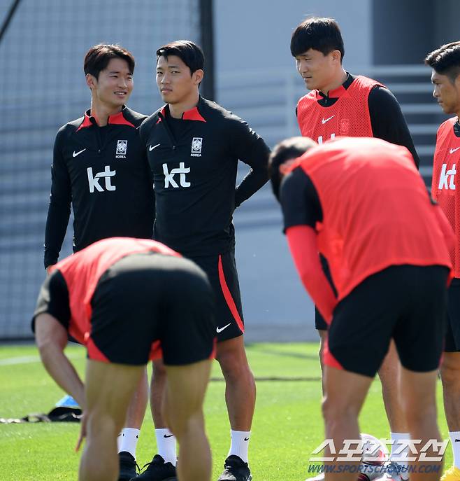 대한민국 축구대표팀이 12일(현지시간) 오전 카타르 도하 알 아글라  훈련장에서 훈련을 진행했다. 김진수, 황희찬, 김민재가 훈련을 소화하고 있다. 도하(카타르)=박재만 기자 pjm@sportschosun.com/2023.01.12/