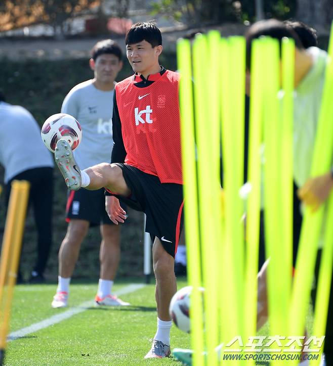 대한민국 축구대표팀이 12일(현지시간) 오전 카타르 도하 알 아글라  훈련장에서 훈련을 진행했다. 김민재가 훈련을 소화하고 있다. 도하(카타르)=박재만 기자 pjm@sportschosun.com/2023.01.12/