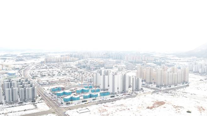 지난달 20일 충남 예산군 내포신도시 일원이 흰 눈으로 덮여 있다. /예산군 제공