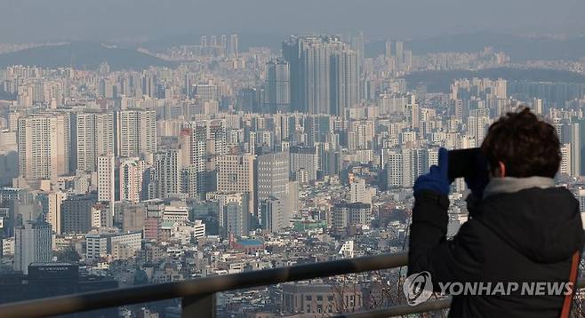 서울 남산에서 바라본 서울 시내 아파트 단지 모습. 사진=연합뉴스